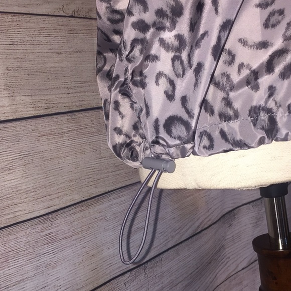 THREAD & SUPPLY WOMEN'S WINDBREAKER SIZE SMALL - Picture 5 of 8